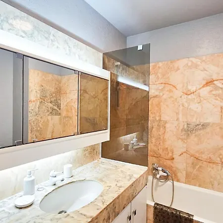 Cosy Studio Swimming Pool & Terrace Appartamento *