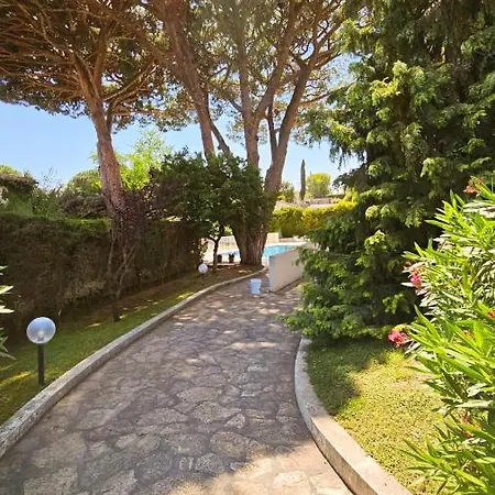 Cosy Studio Swimming Pool & Terrace Apartman